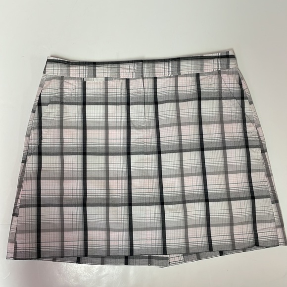 Jupe-short IZOD XFG Femme – Noire, Taille 2, Pour Le Golf – Occasion
